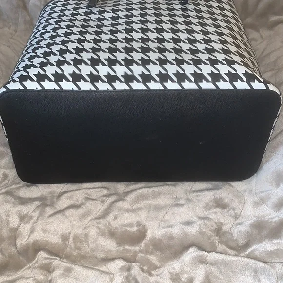 Large Michael Kors Houndstooth Tote - Picture 4 of 7